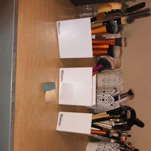 Brush Cups and Brushes (BRUSHES WILL BE WASHED!)